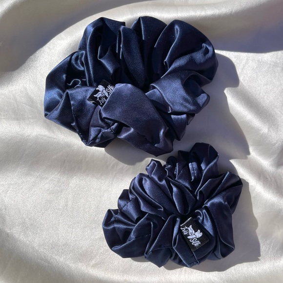 100% Mulberry Silk Large Scrunchie- Tres Silk - Picture 2 of 3